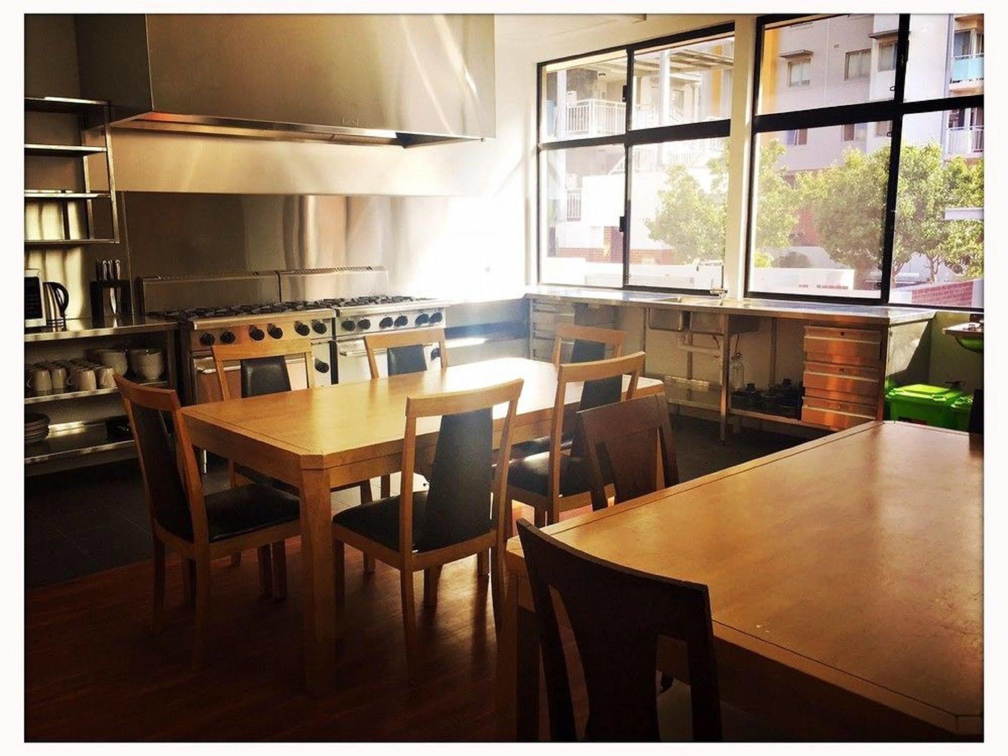 Downtown Backpackers Hostel Perth - Note - Valid Passport Required For Check In المظهر الخارجي الصورة